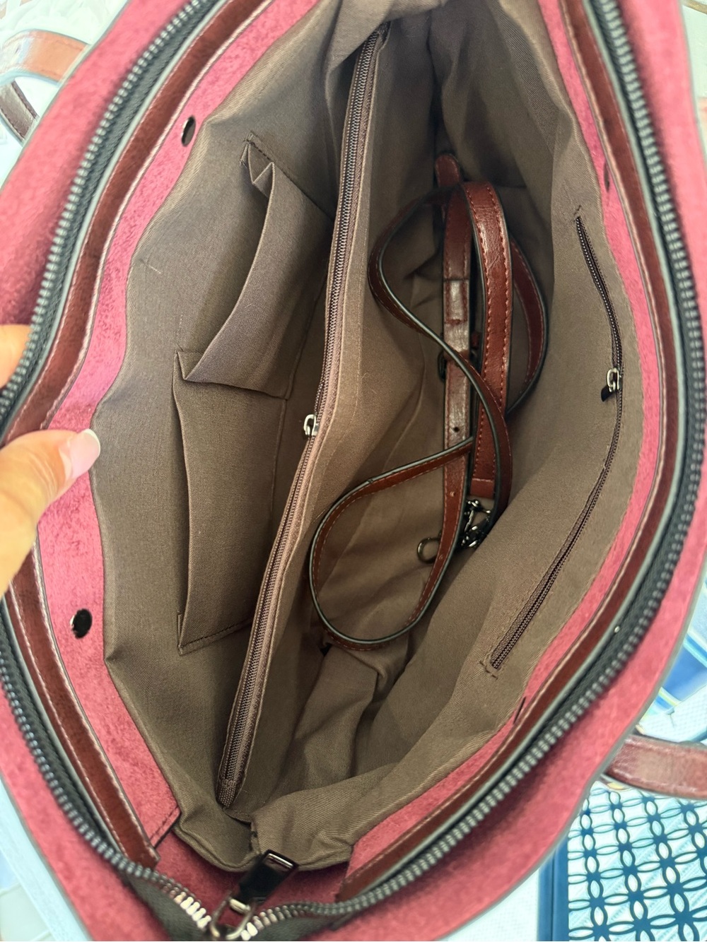 Women's Classic Burgundy Leather Tote Bag - Picture 6 of 7